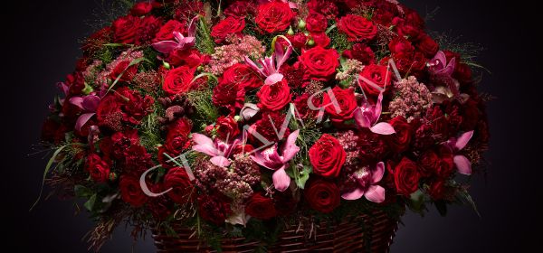 Траурные корзины из живых цветов, искуственные